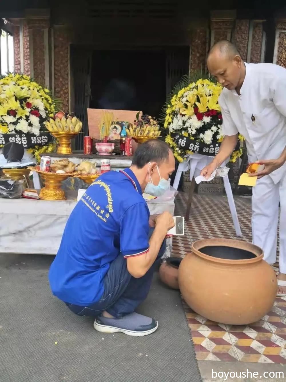 不一样的坚守！这群中国人逆行留在柬埔寨获洪森点赞！