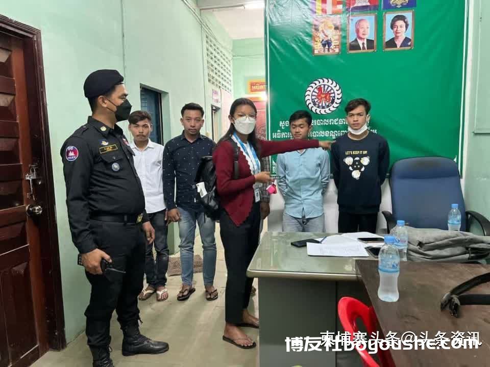 涉嫌在路上抢劫，金边5名嫌犯最终被警方逮捕！