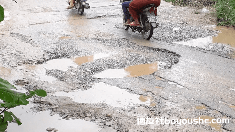 缅甸边境大其力，主要道路被封锁，当地人出行困难